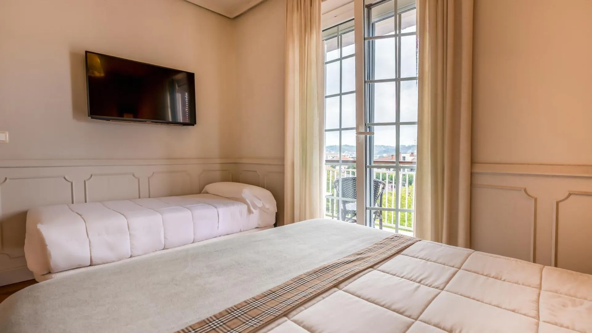 Hotel Alcazar Irun - Centro Ciudad